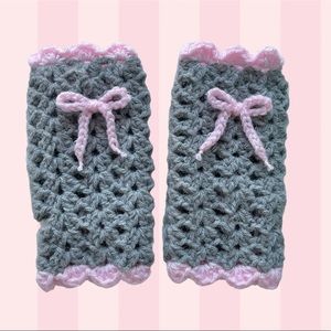 Crochet “hand teddies” hand warmers